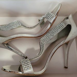 Glint Devyn silver satin elegant heels with rhinestones Size 8.5